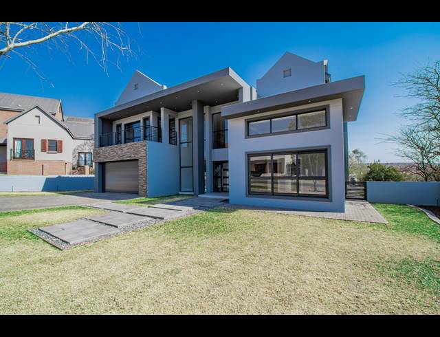 4 BEDROOM GATED ESTATE FOR SALE IN WATERLAKE FARM LIFESTYLE ESTATE